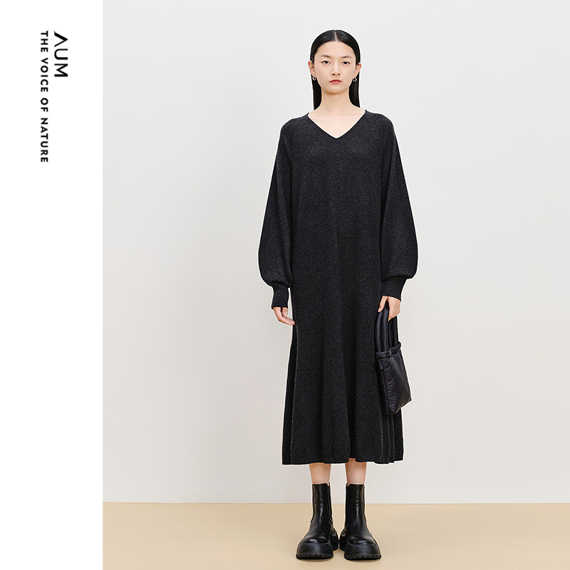【商场同款】AUM噢姆冬季康赛妮羊绒V领针织长袖鱼尾连衣裙长裙女