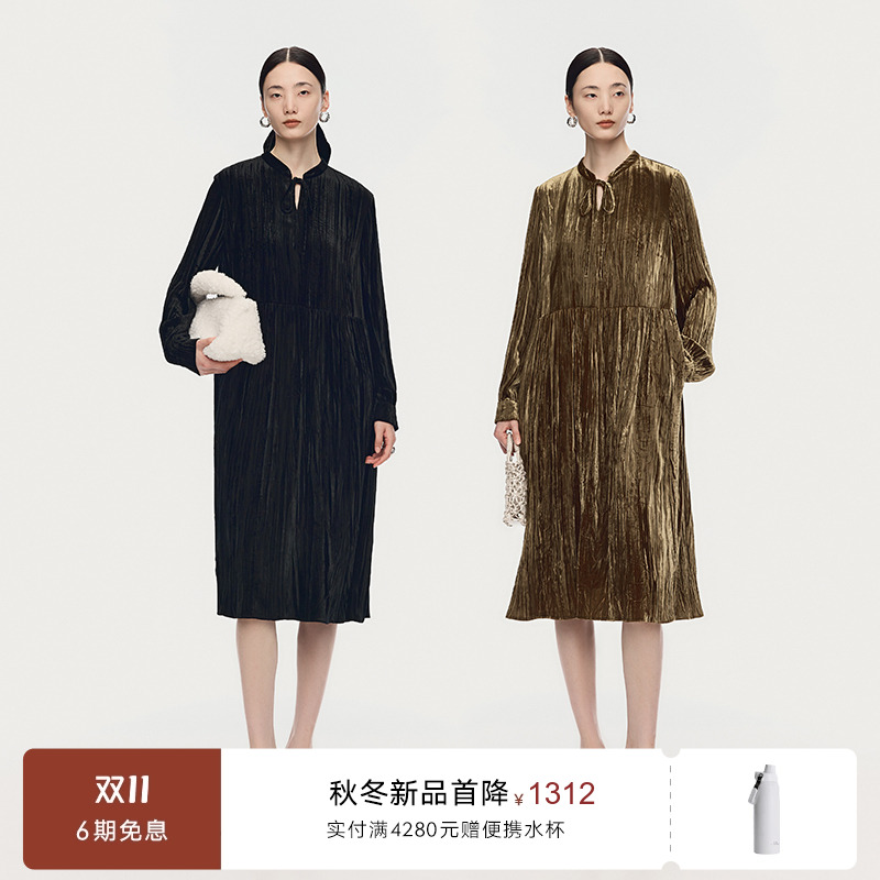 【天猫臻选】AUM噢姆2025年冬季新款系带领丝绒连衣裙黑色长裙女