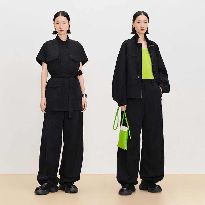 【轻松套装】AUM噢姆春季户外风工装马甲黑色宽松外套休闲长裤女