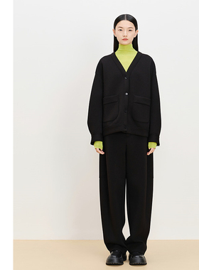 【轻松套装】AUM噢姆冬季V领蓬松空气层外套黑色阔腿裤休闲长裤女