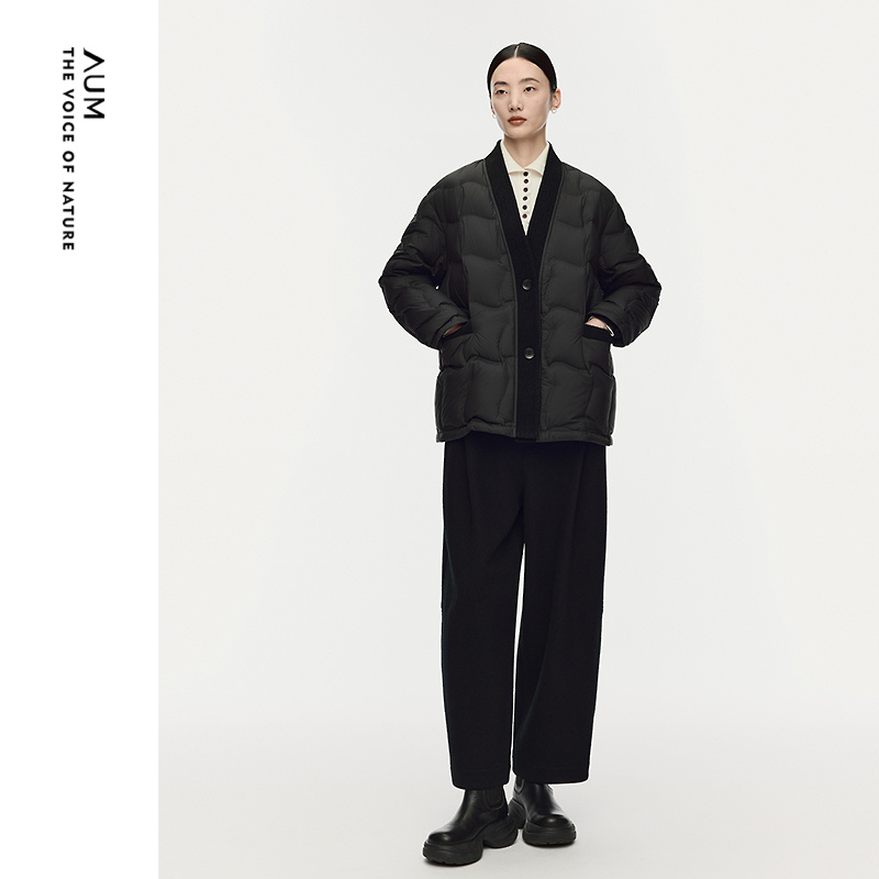 【商场同款】AUM噢姆2025年冬季新款针织拼接黑色鹅绒轻羽绒服女