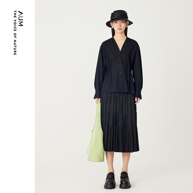 【咩咩系列】AUM噢姆冬季黑色绵羊毛针织V领收腰衬衫长袖上衣女款