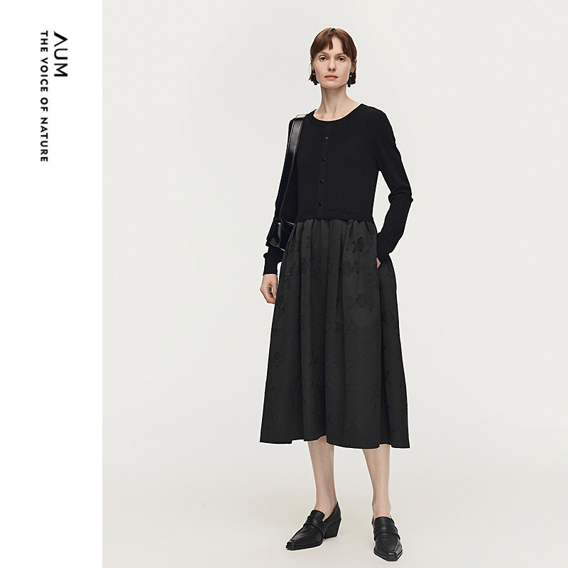 【FaFa裙】AUM噢姆2026年春季新款肌理提花针织拼接黑色连衣裙女