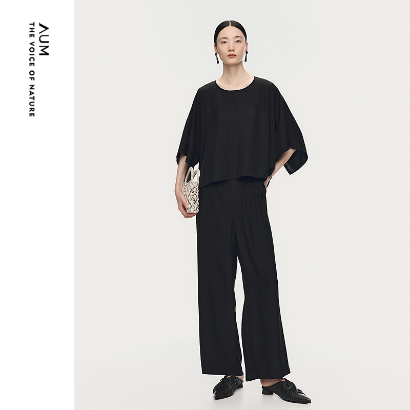 【轻松套装】AUM噢姆2025年秋季新款三醋斜纹圆领黑色上衣阔腿裤