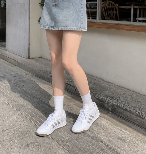 adidas 牛剖层革舒适百搭美式校园风男女同款 白银色JP9959