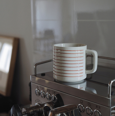 几何美感手绘线条马克杯