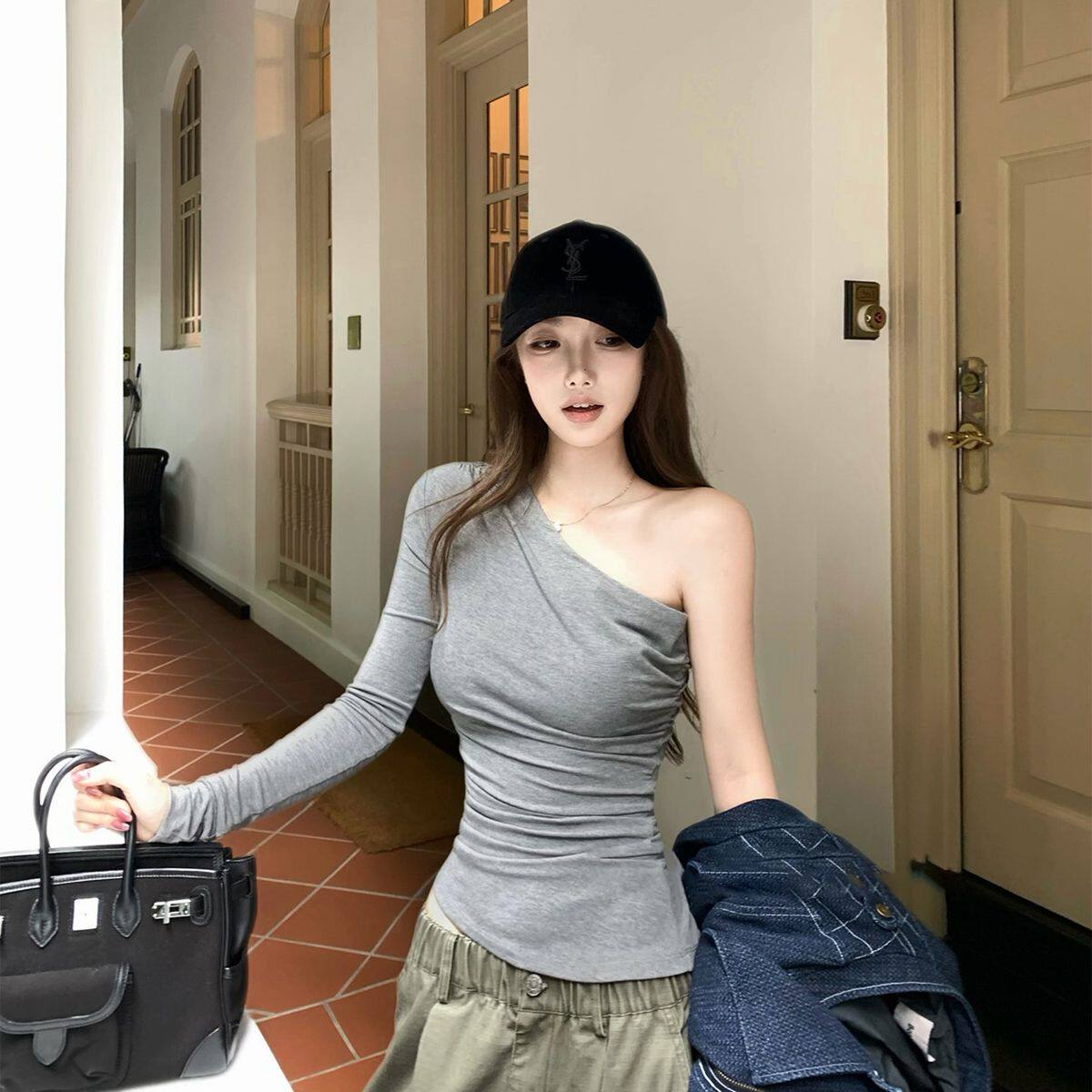 新款气质设计感领口堆叠半露肩修身显瘦斜肩灰色t恤女打底衫上衣