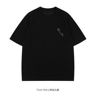 复古简约别针设计感圆领宽松短袖 From 美式 需要这件 T恤情侣 Mars