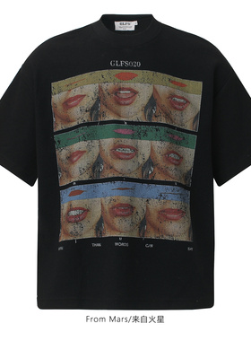 From Mars Capture a round-collar and short-sleeved T-shirt