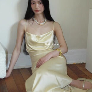 Rojo Oscuro 智惠美人限量荡领质感醋酸缎面香槟黄贝壳扣吊带长裙