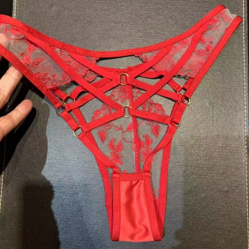 红色性感美臀丁字裤舒适诱惑蕾丝女内裤低腰镂空透气棉裆T裤