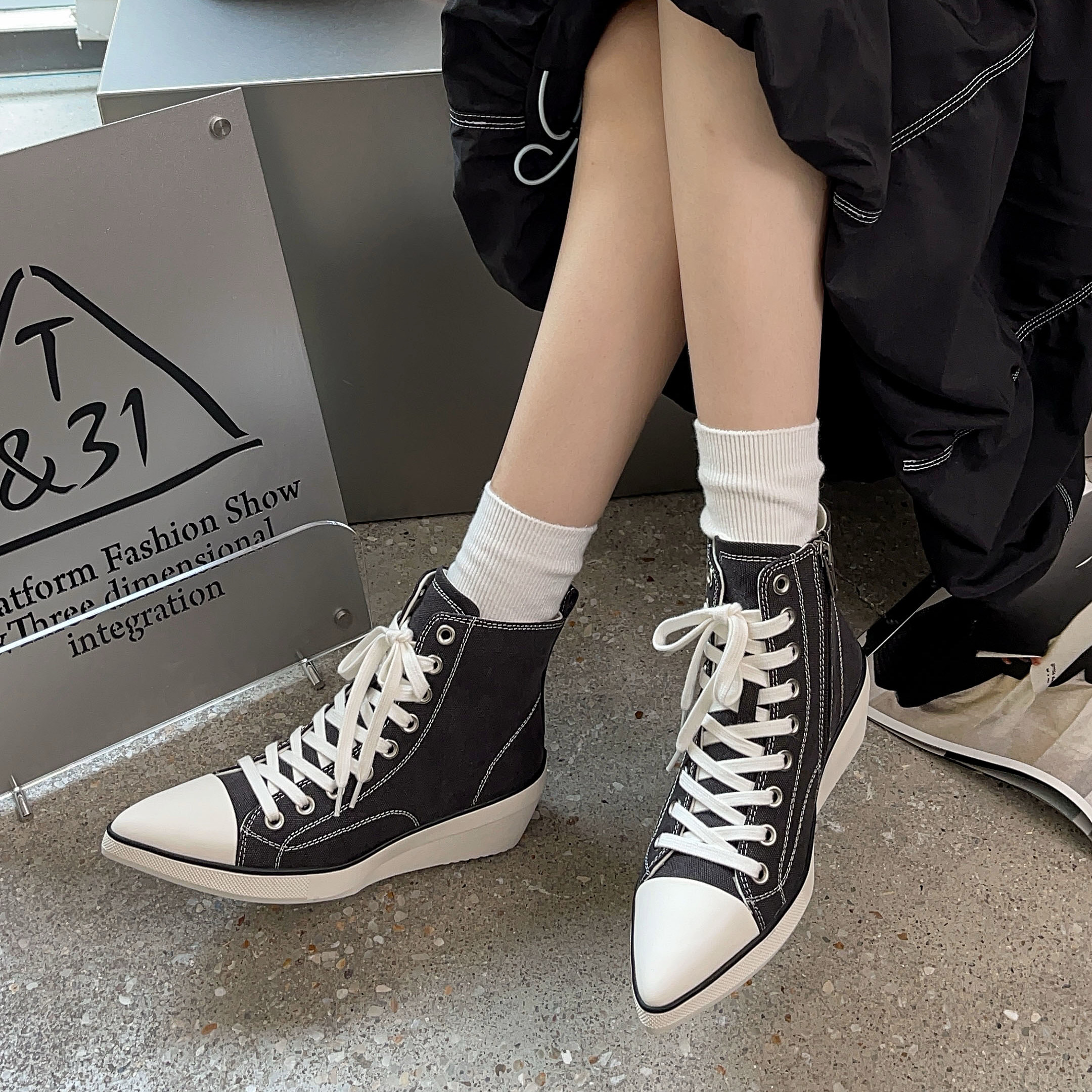 T31女鞋2026秋季真皮坡跟厚底高帮鞋女英伦风尖头复古帆布鞋百搭
