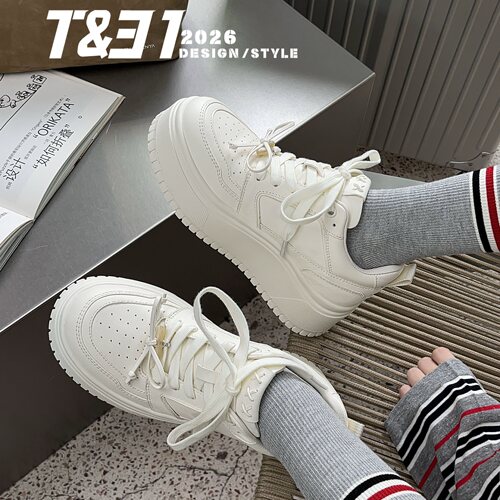T31女鞋2026秋季新款简约厚底小白鞋轻便休闲板鞋通勤舒适运动鞋