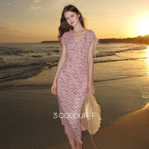 三彩独醒2026夏季新款波点连衣裙V领收腰A字裙长裙法式F