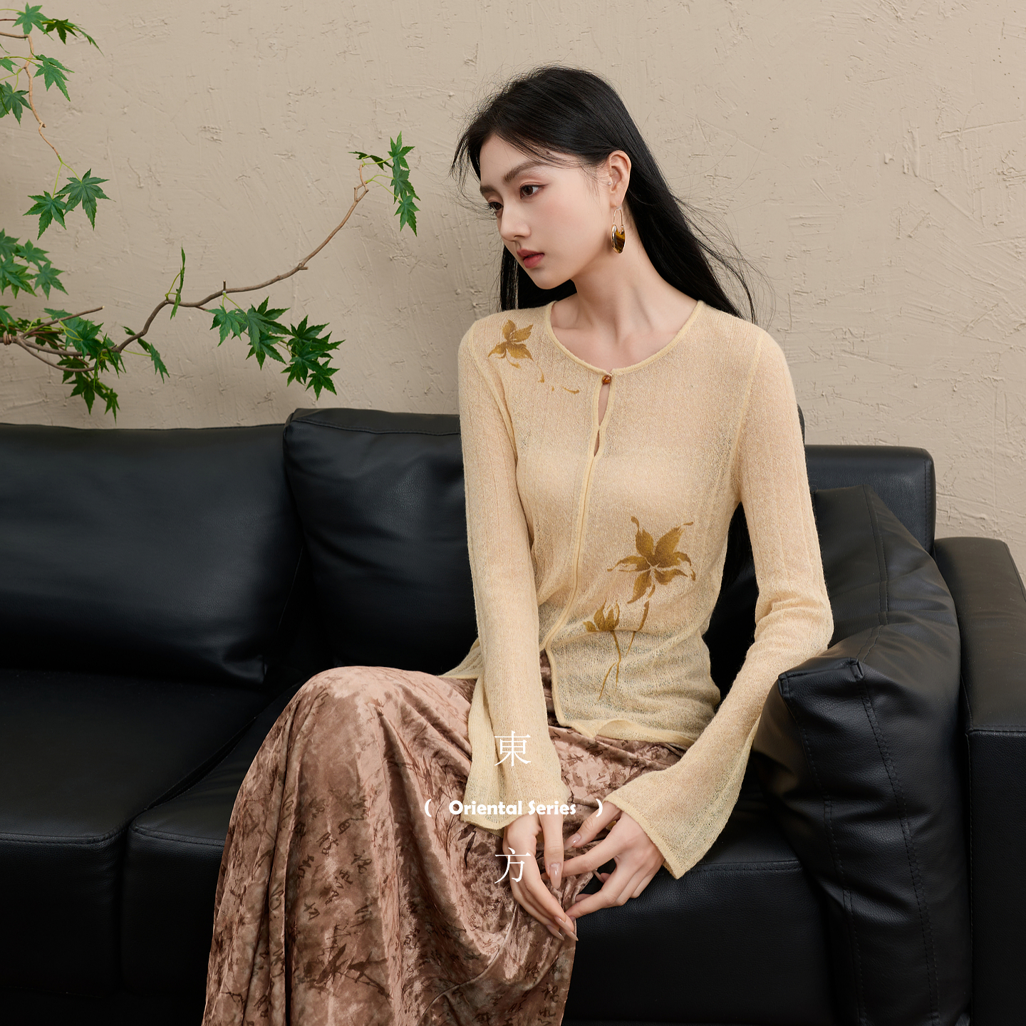 三彩【顾盼生辉】2025冬季新款修身针织衫镂空开叉毛衫C