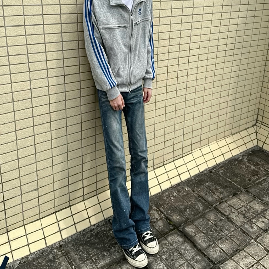 痞帅泼墨水洗做旧蓝窄版牛仔裤男图片