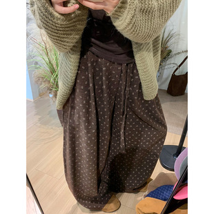 咖色碎花阔腿裤女秋冬2026新款梨形报恩裤高腰显瘦加绒加厚弯刀裤