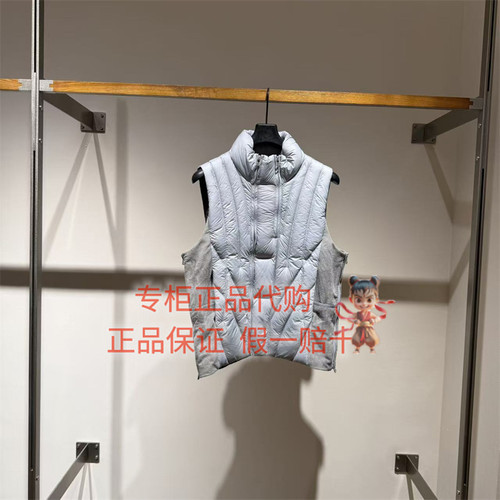 速写羽绒马甲9Q0C12110