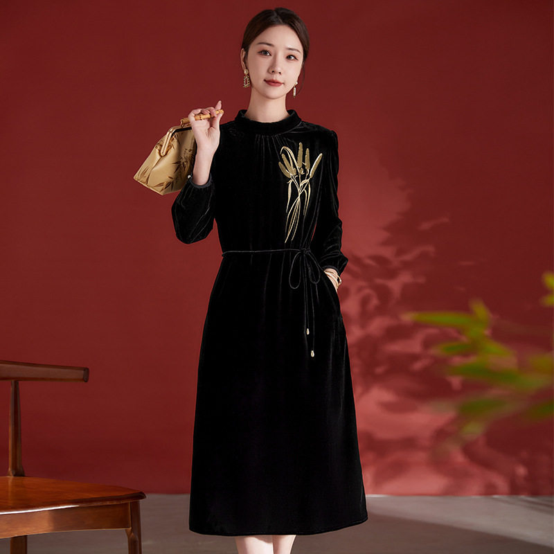 高端真丝丝绒连衣裙女2025秋连衣裙