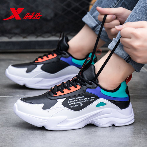 特步皮面防水秋季新款休闲男鞋