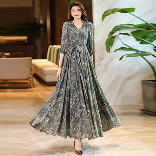 2025年新款春秋冬印花连衣裙显瘦透气长裙妈妈款短款小个子沙滩裙