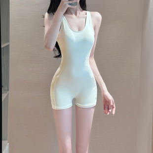 2025新款 简约保守连体游泳衣女夏平角学生运动竞速游泳馆专用露背