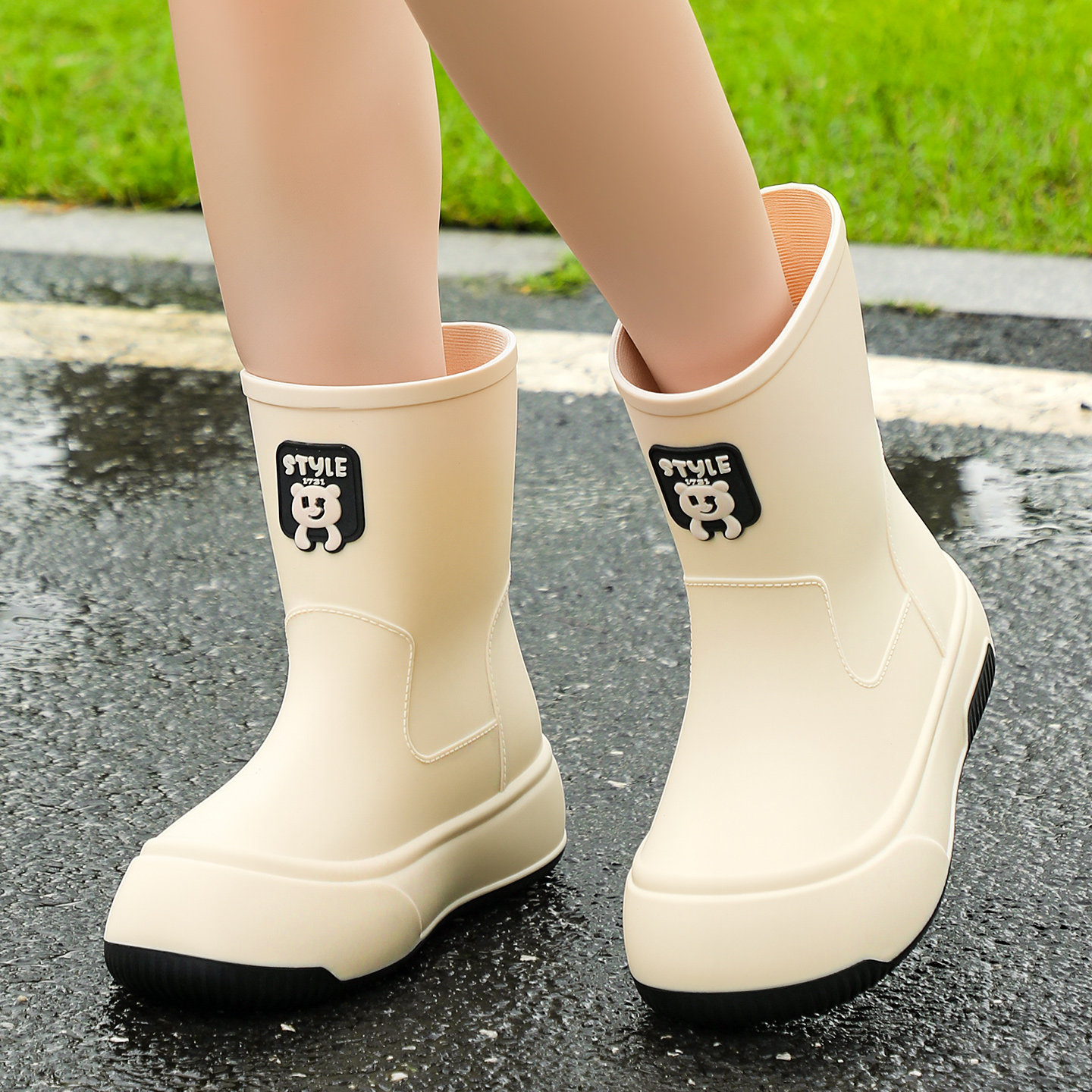 时尚外穿可爱卡通雨鞋女士中筒防水防滑胶鞋时尚百搭成人雨靴水鞋