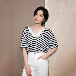 女 商场同款 2025夏新品 百搭深V领丝棉亚麻混纺轻薄条纹针织衫