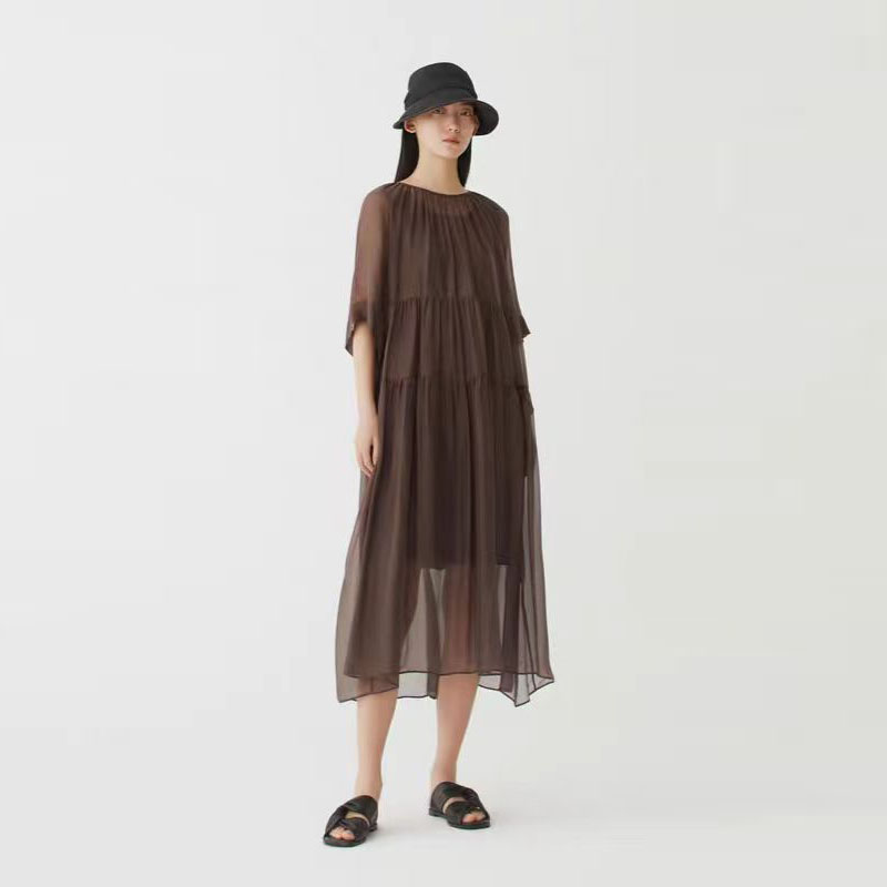 棕色桑蚕丝轻薄连衣裙