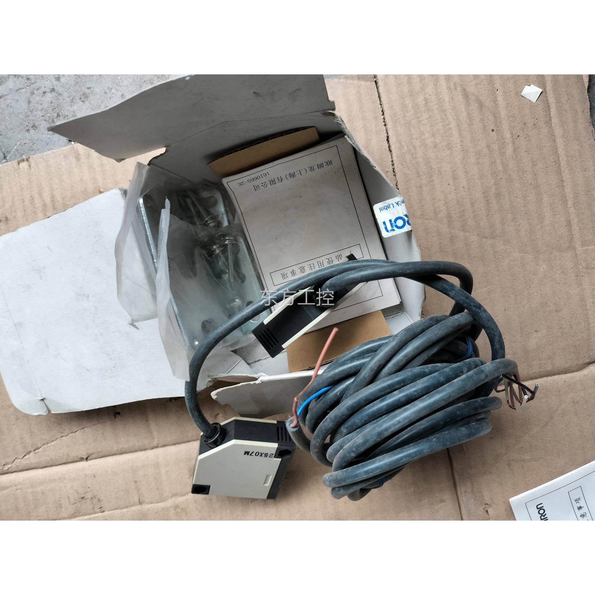 议价姆欧龙电传感器M R3JK-5D1光 E3JK-5L各一个