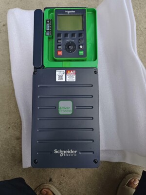 施耐德ATV930D11N4变频器，成色充新，就试了一下，没