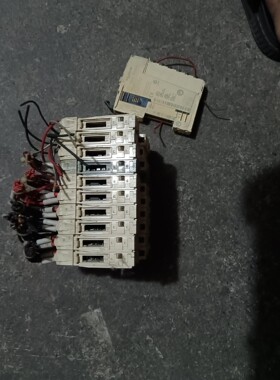 拆机施耐德PLC模块TM5SDO12T，功能正常