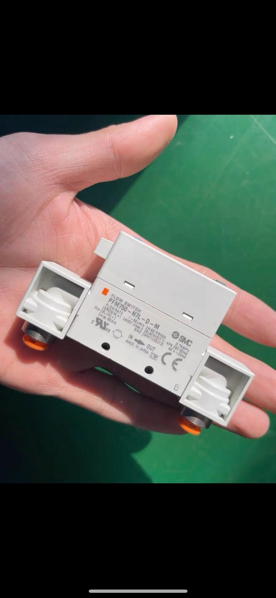 pfm711-n7l-d-m流量开关全新