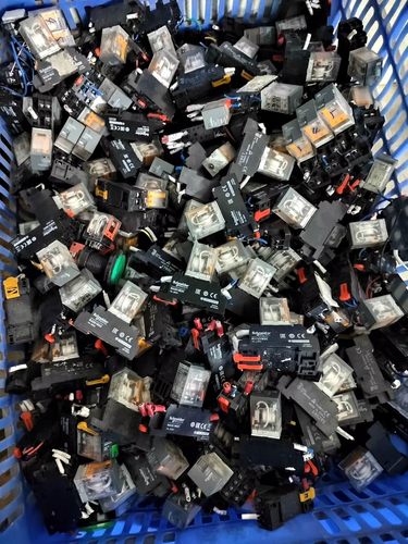 施耐德继电器，RXM2LB2BD，RXZE1M2C，