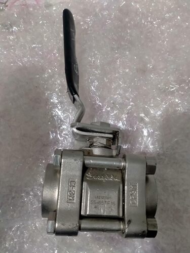 世伟洛克球阀，SS-65TF16  1寸内螺纹球阀，没用过，
