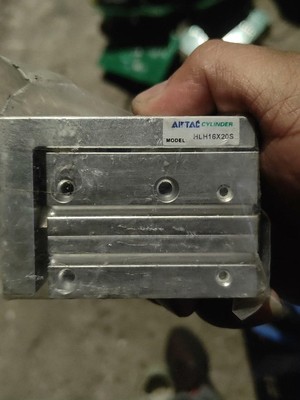 亚德客 HLH16X25S十六个，HLH16X20S五个侧轨