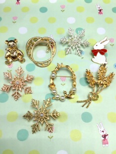 可爱精美小饰品集锦 雪花胸针 小泰迪胸针 小兔胸针 欧美范毛衣链