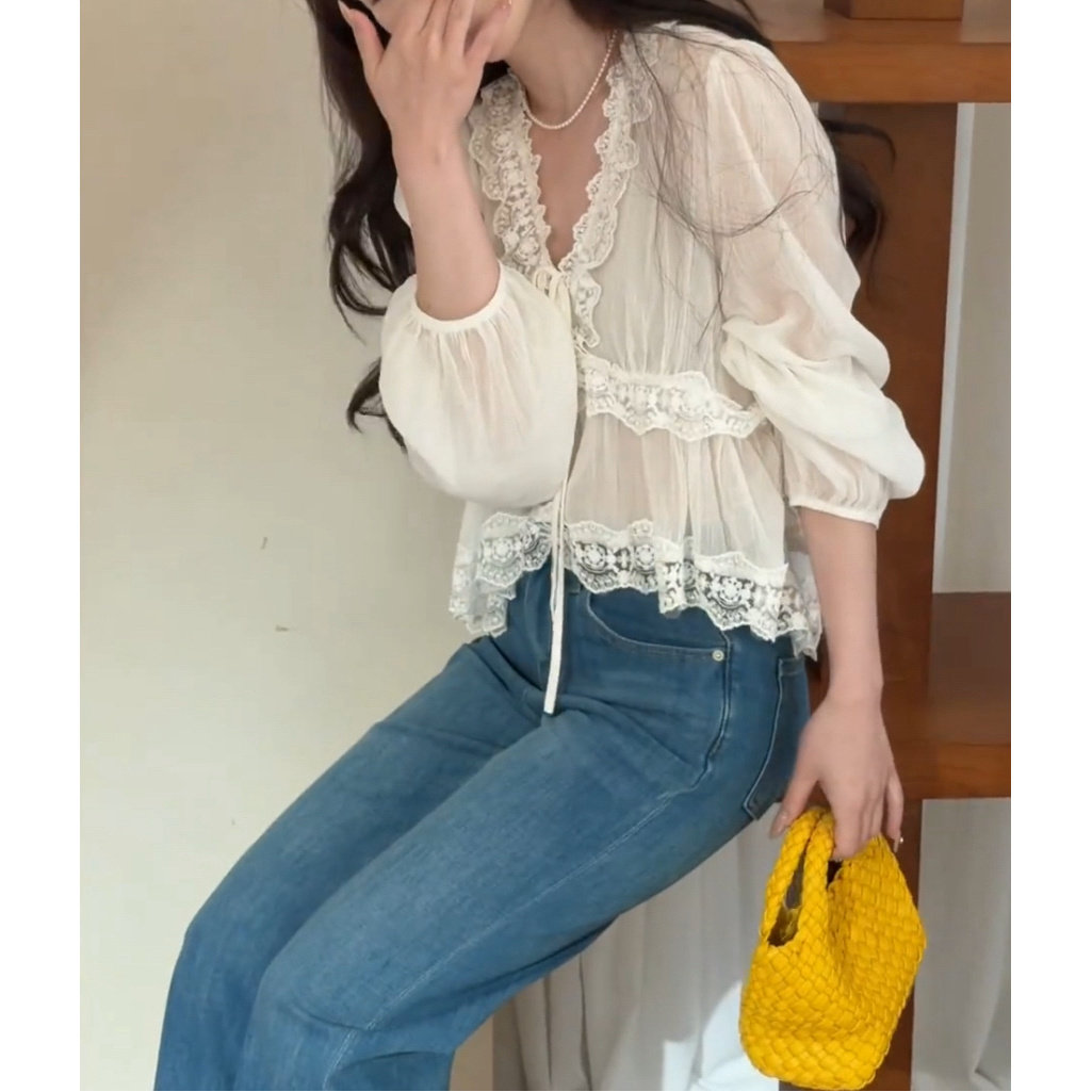 新款法式蕾丝花边V领雪纺衫女宽松上衣时尚复古设计感小众气质