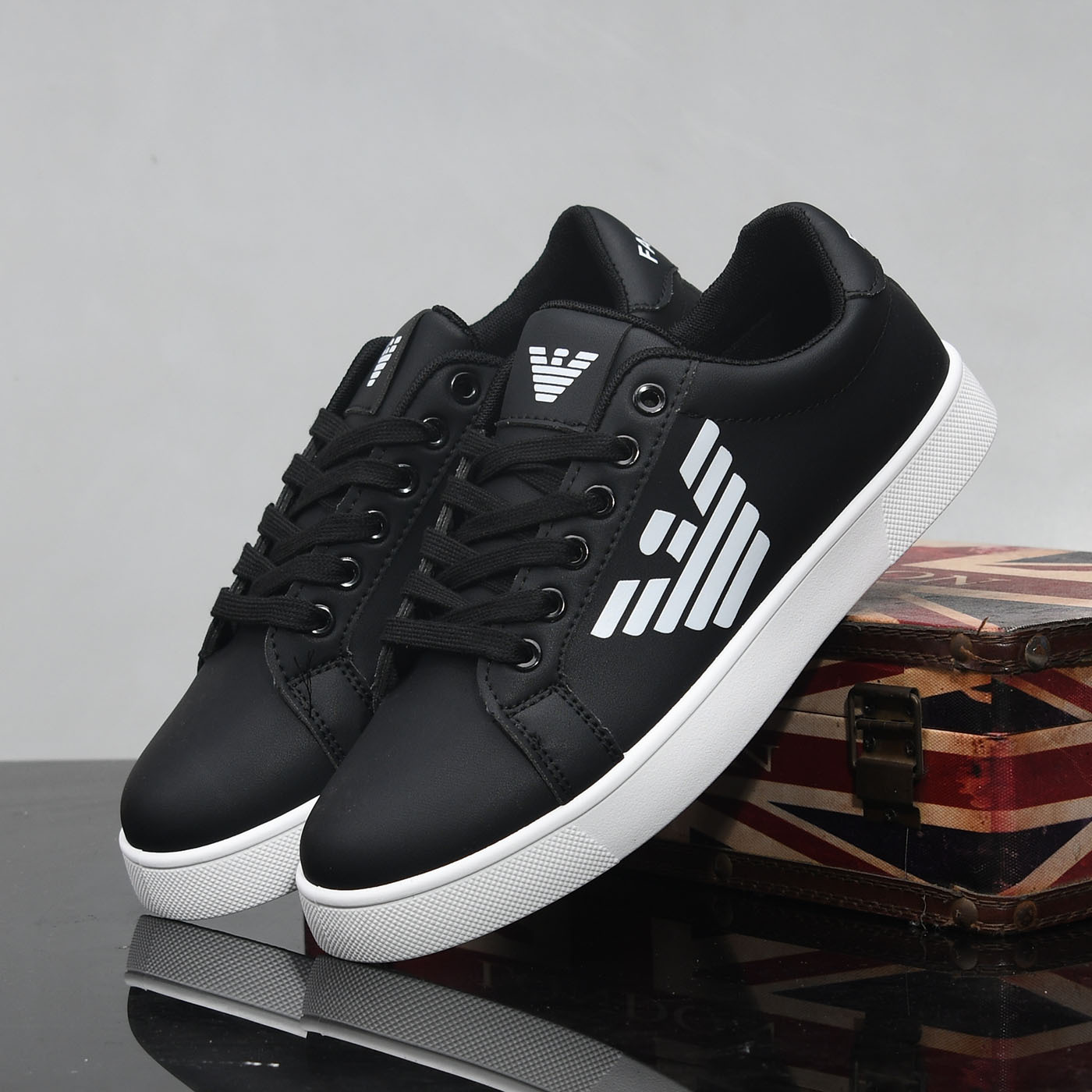 休闲运动男鞋秋季潮鞋高级感学院阿甘德训鞋男新款红底防臭耐磨板