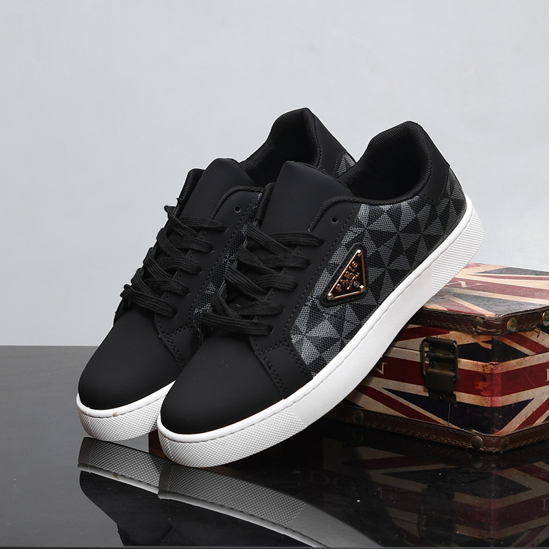 休闲运动黑鞋男秋季休闲皮鞋男士防臭潮鞋新款黑色耐磨防滑工作板