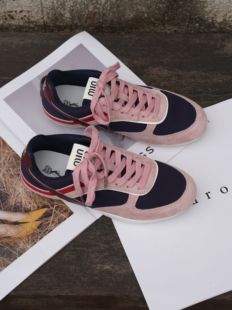 2025秋季新款真皮平底德训鞋女ins超火百搭轻盈舒适浅口单鞋