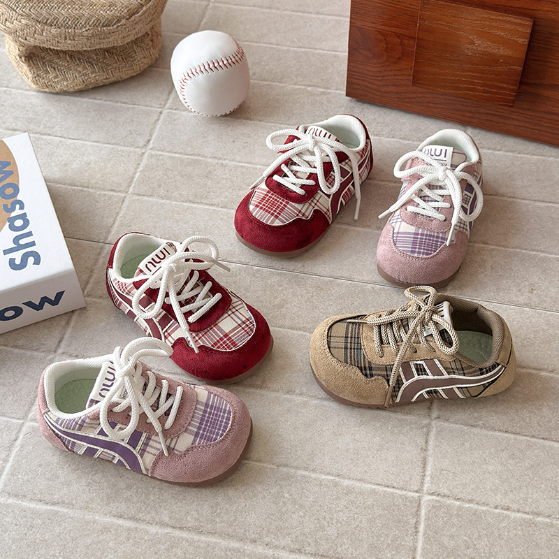儿童复古运动鞋2025秋季女童红格纹软底德训鞋男女童百搭休闲板鞋