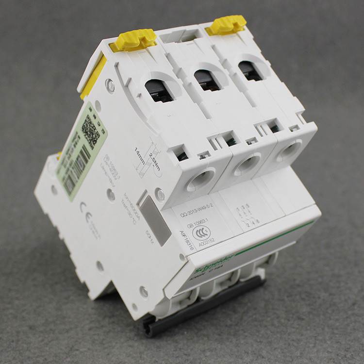 原装施耐德小型断路器 IC65N 3P C1A 施耐德空气开关A9F18301