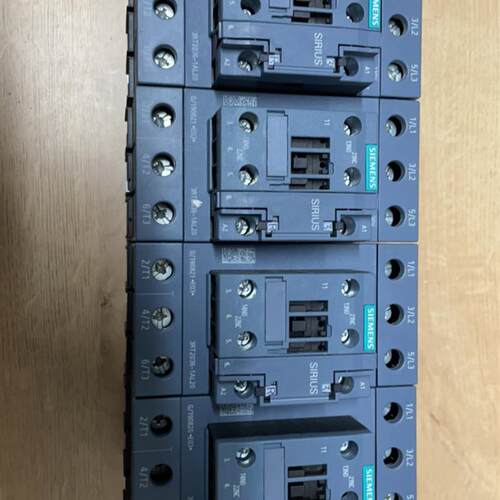 西门子接触器 3RT2036-1AL20 数量4个标价为单价