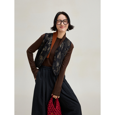 烫金V领无袖小版型马甲