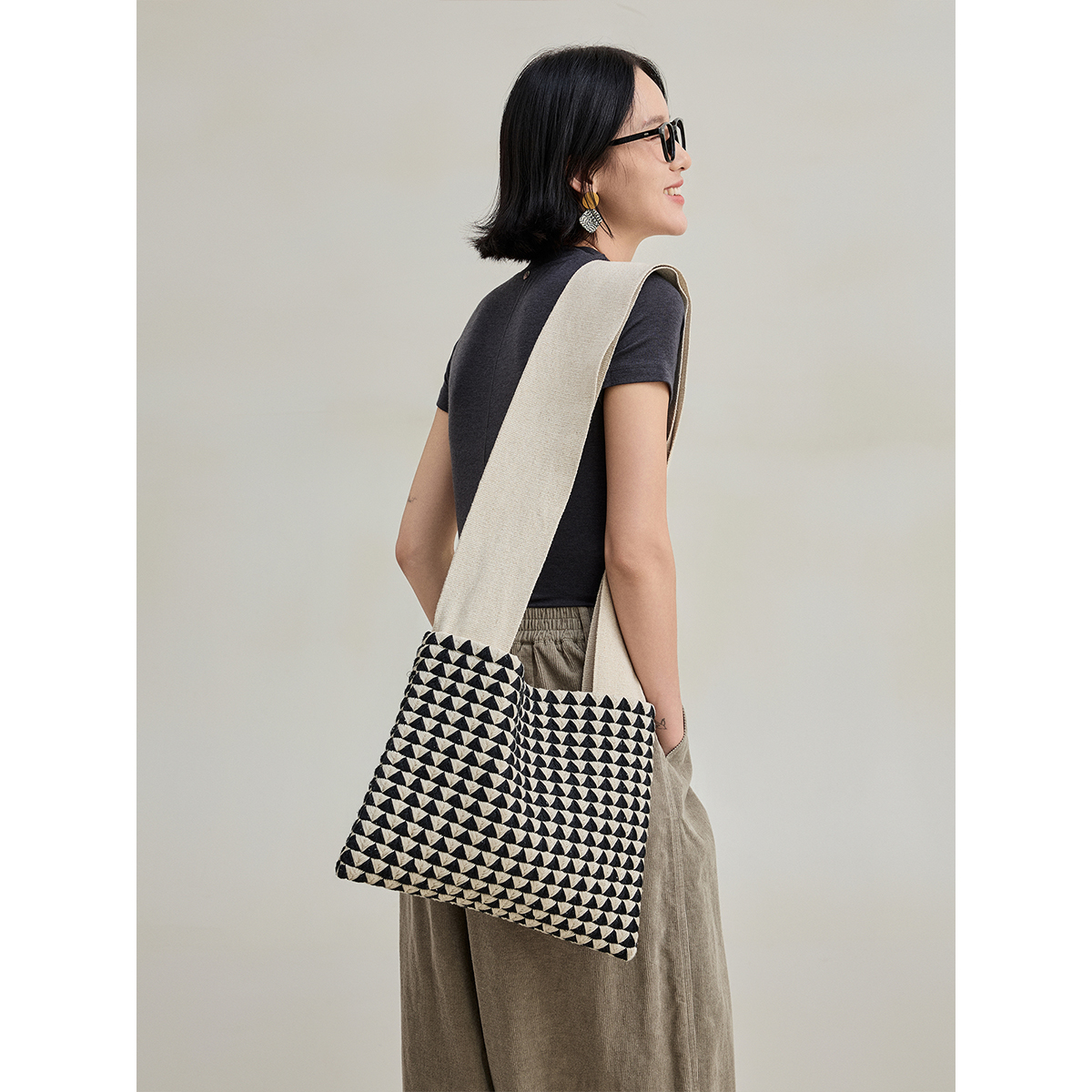 几何立体刺绣布袋包包