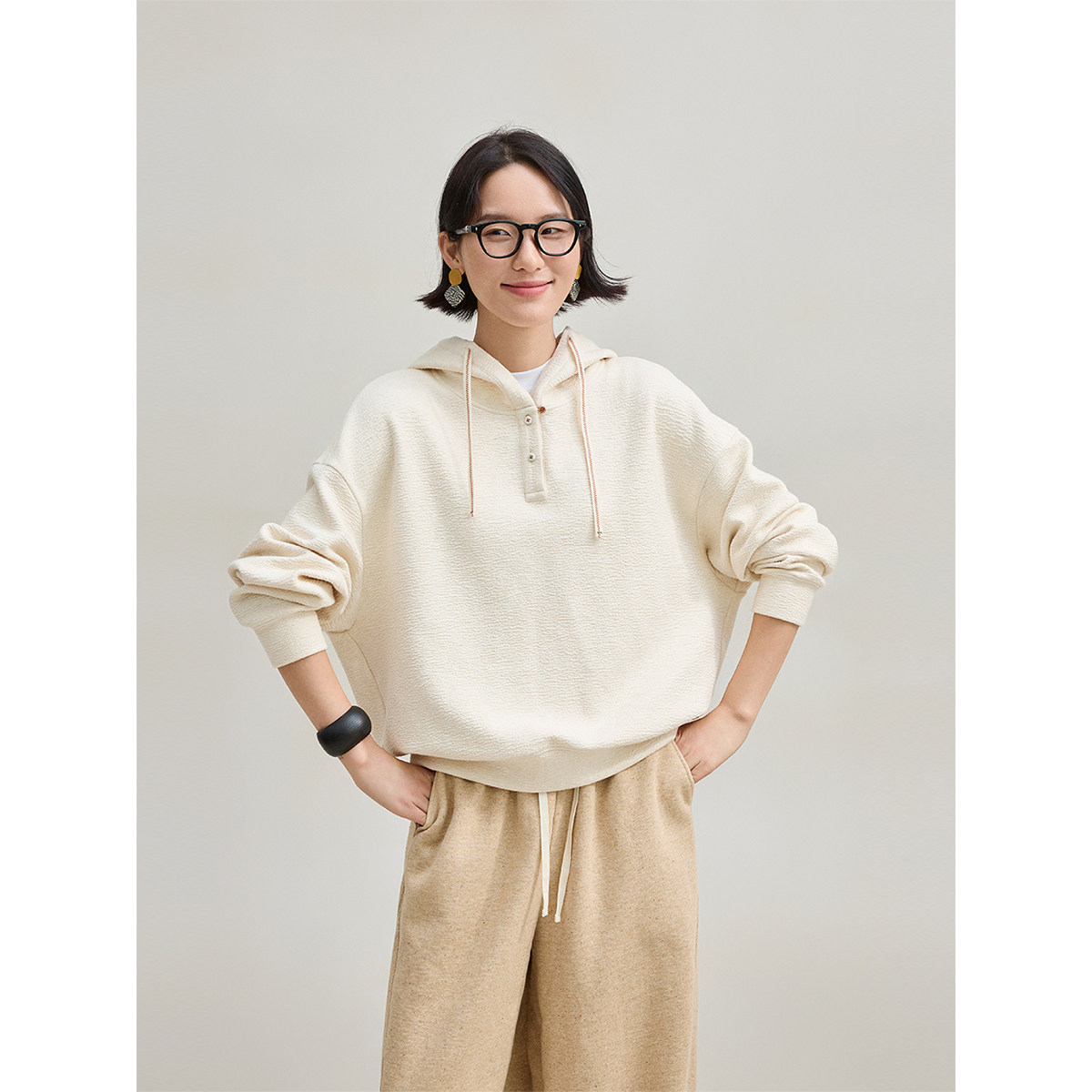 麻霖2025冬新品软糯保暖牦牛绒混纺肌理感空气层尖尖帽长袖卫衣