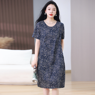 小个子显高直筒中年妈妈连衣裙女