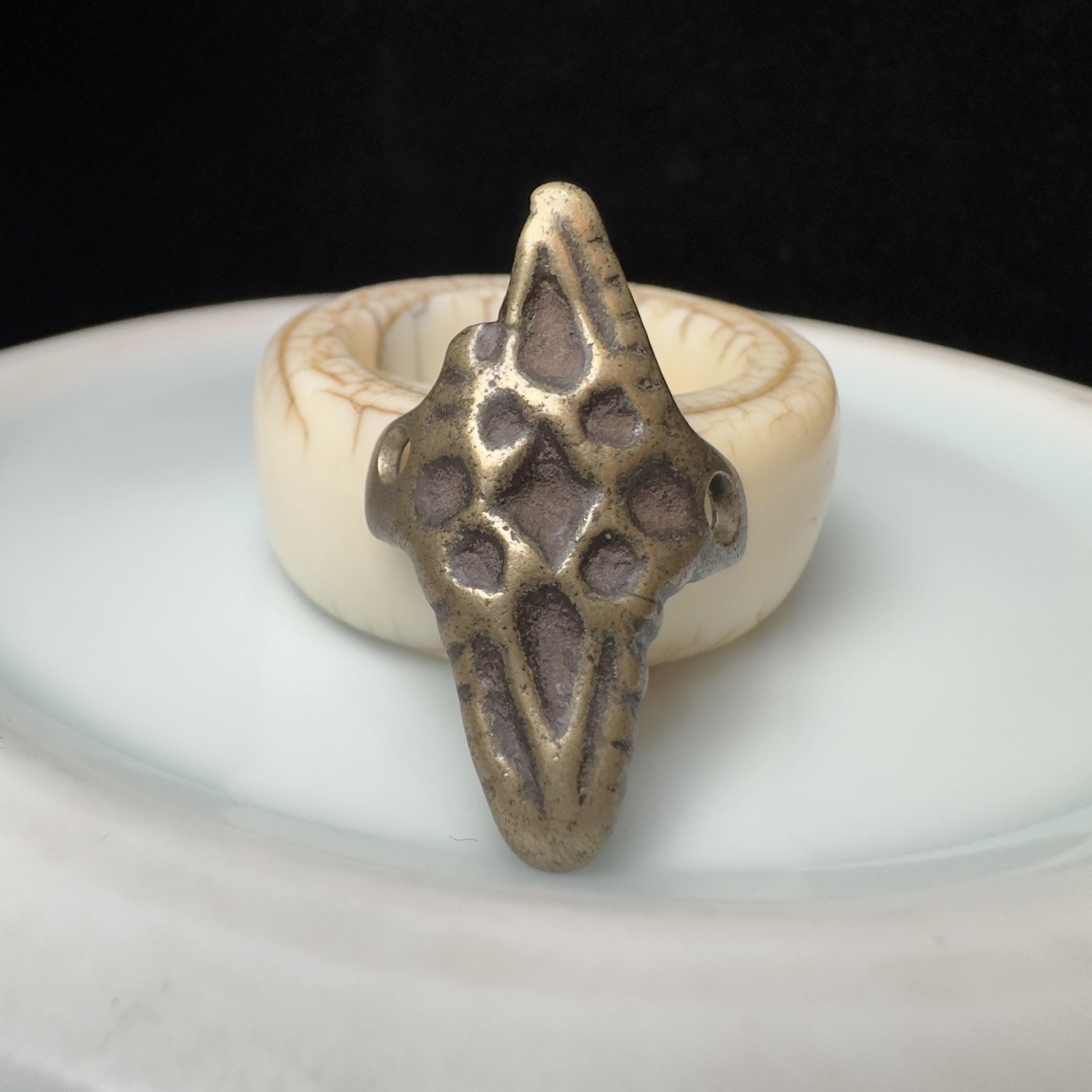 老天铁铜托甲菱形老戒指戒面藏