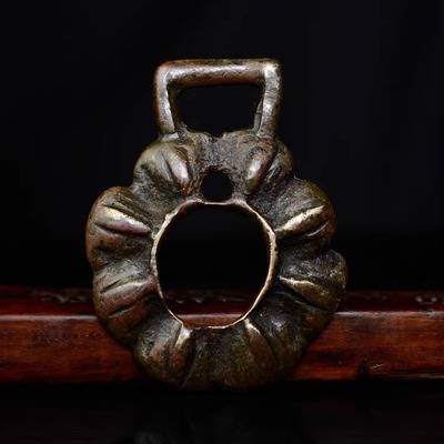 老天铁托甲莲花挂饰藏传文玩